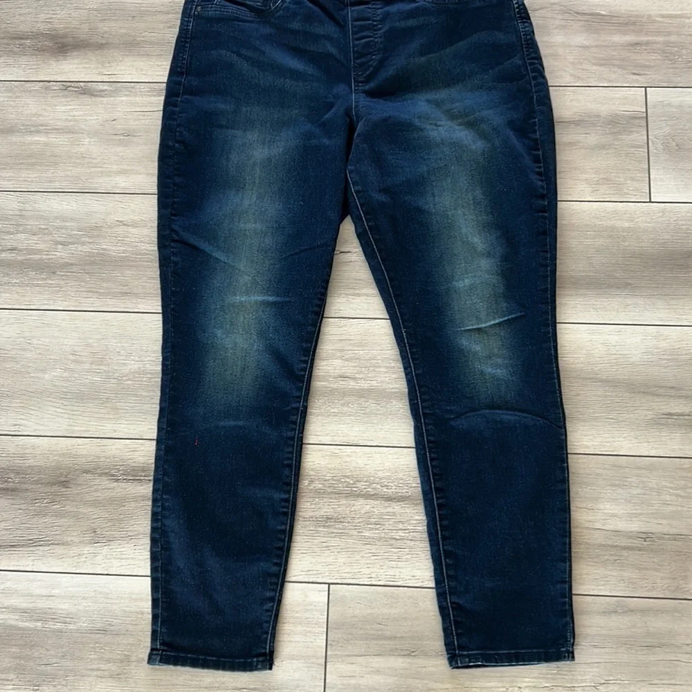 Levi’s size 32 pull on skinny jeans